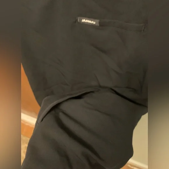 Jaanuu Men’s Black 3 Pocket Scrub Top - Picture 5 of 6